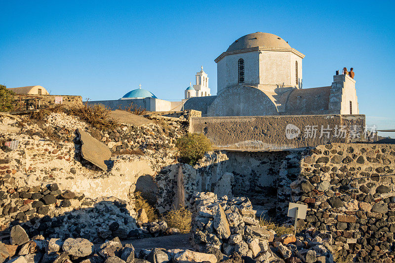 圣三位一体修道院(Agia Triada在Pyrgos Kallistis圣托里尼岛在基克拉迪群岛，希腊